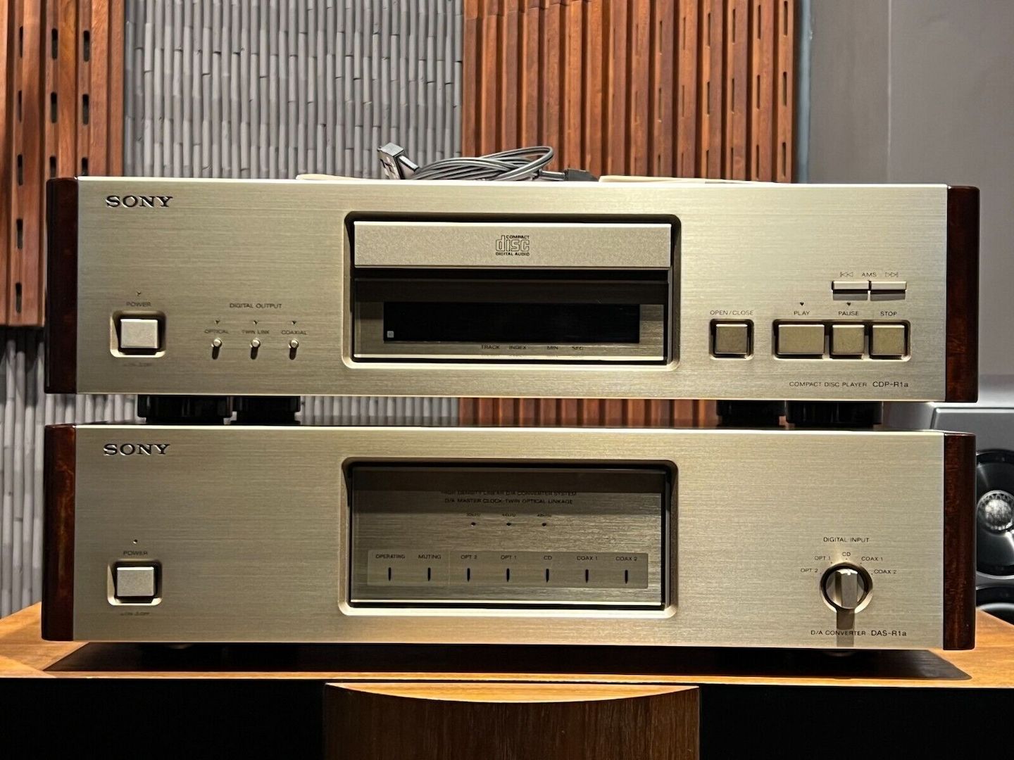 Sony CDP-R1a + DAS-R1a Dac Transport CD 220 Volts