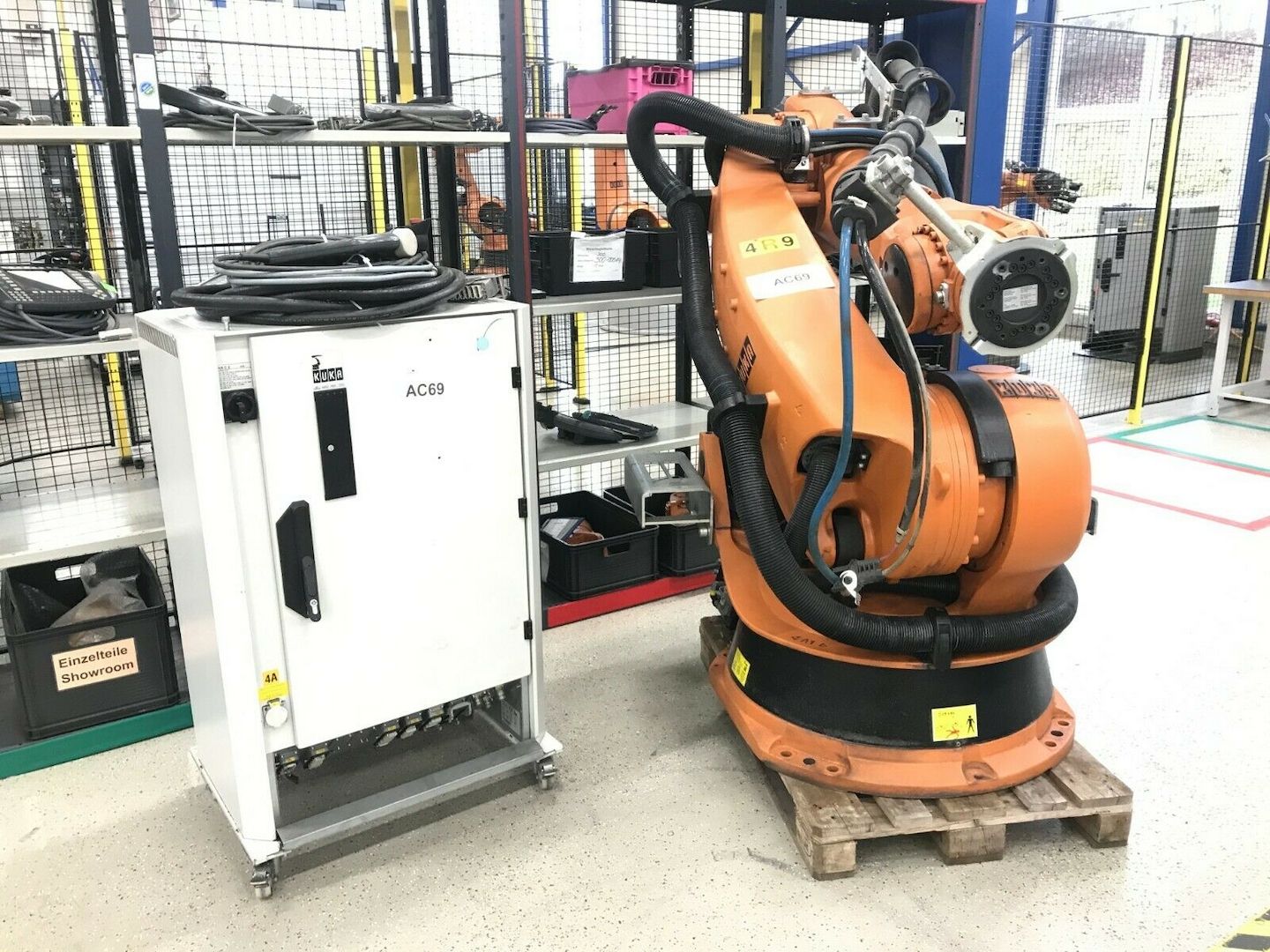 KUKA Industrieroboter KR210-2 2000 mit KRC2 Edition05 Steuerung Bj 2008