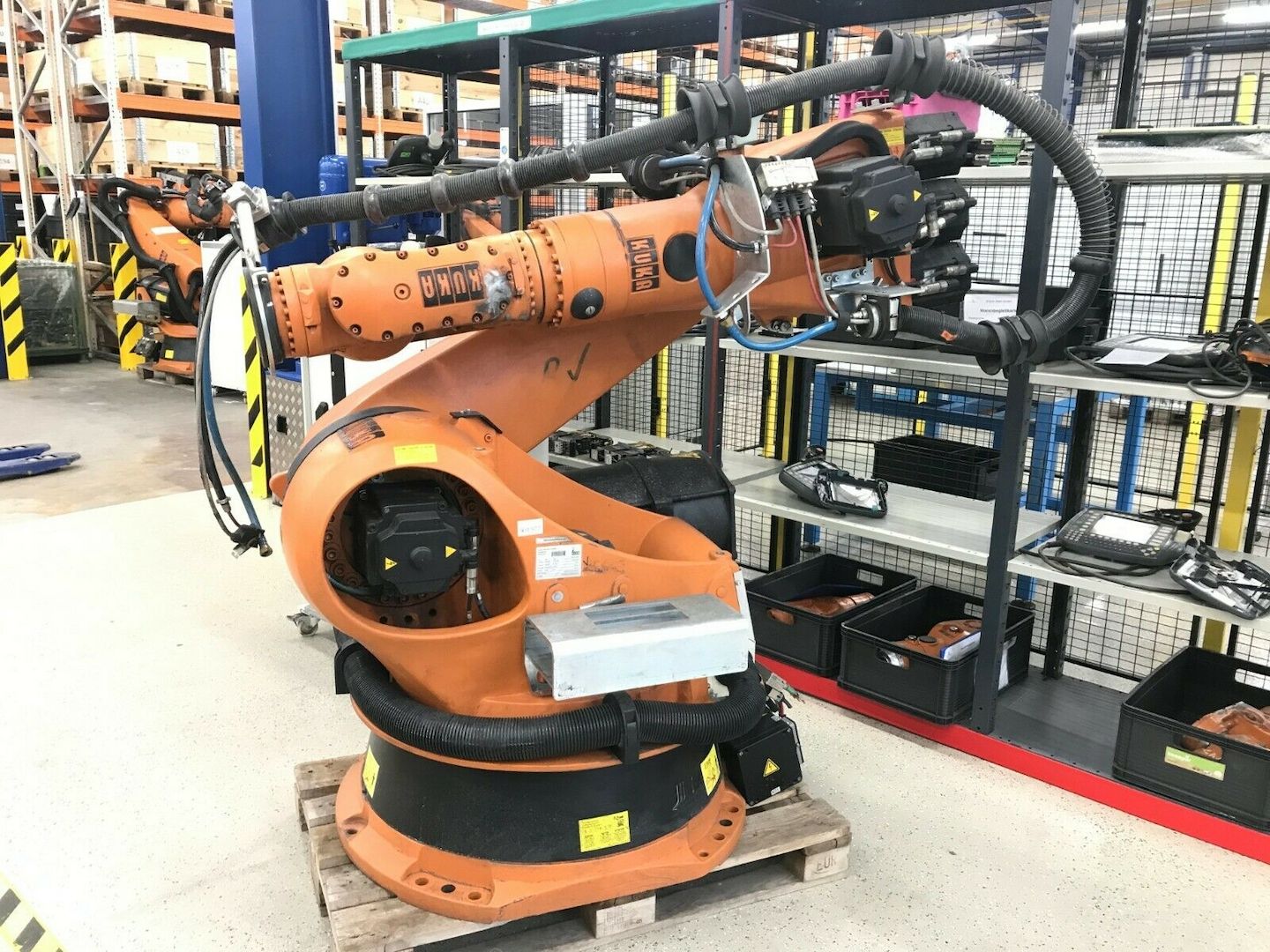 KUKA Industrieroboter KR210-2 2000 mit KRC2 Edition05 Steuerung Bj 2008