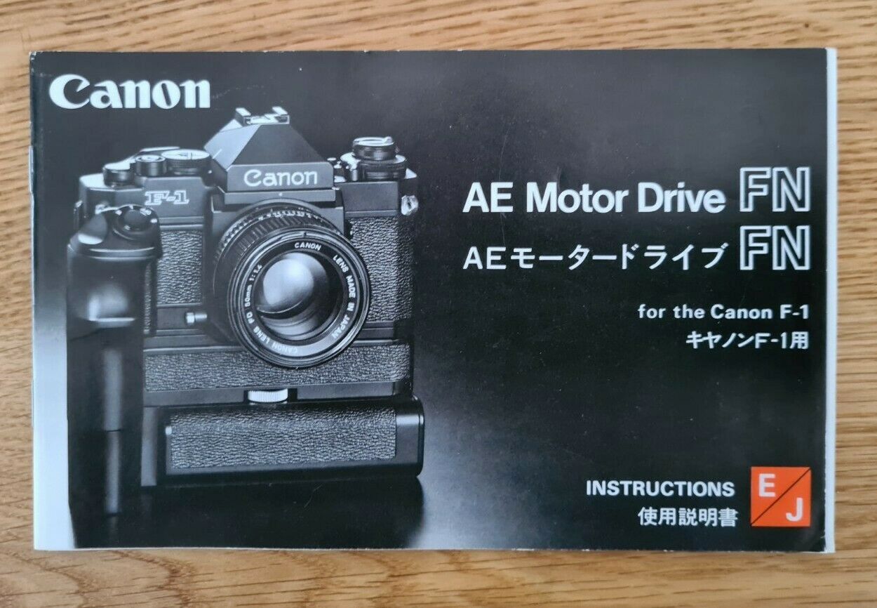 Canon NEW F-1 mit 50 mm 11.4 FD Objektiv, AE Motor Drive und Blitzgerät 155A