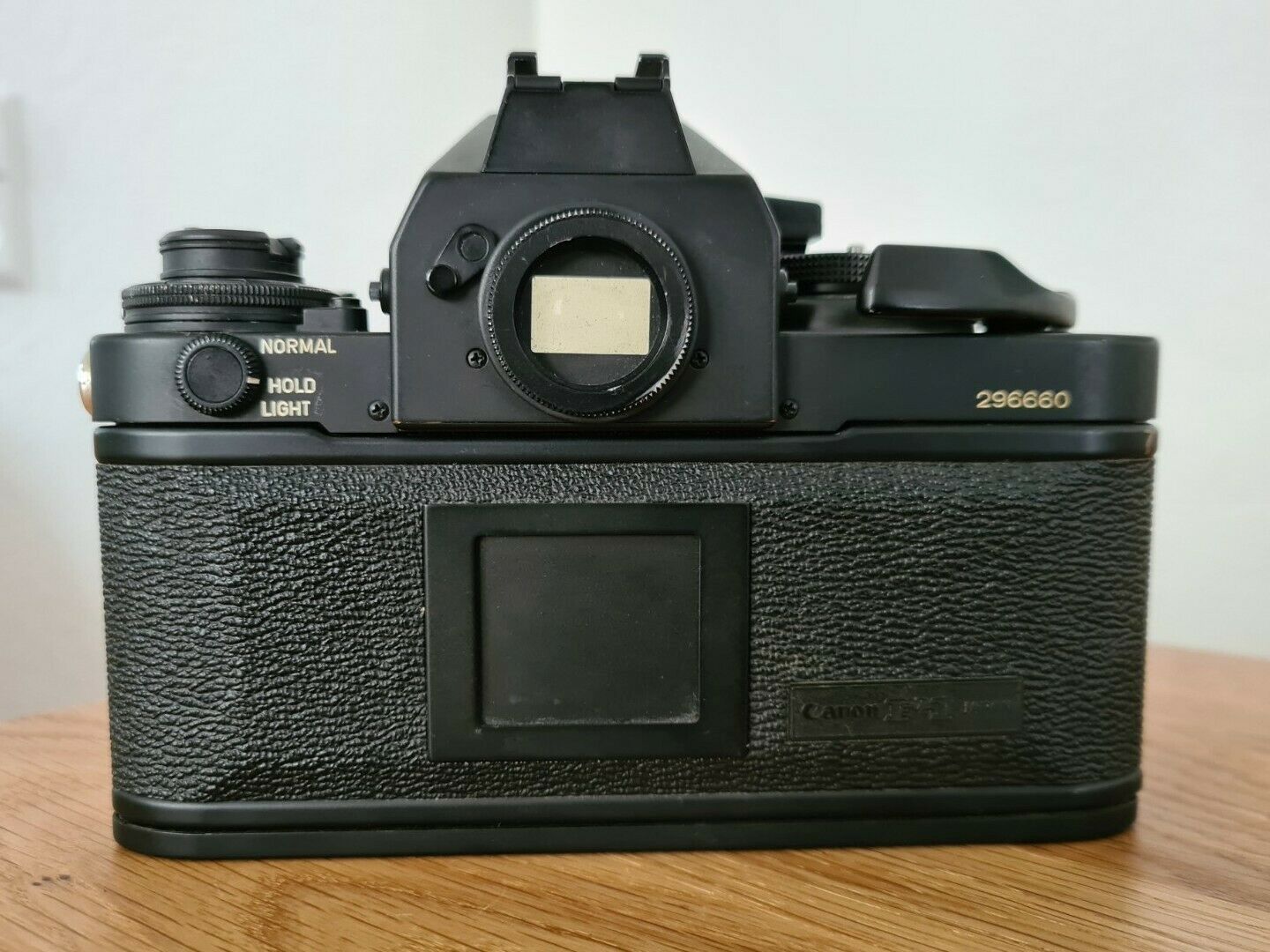 Canon NEW F-1 mit 50 mm 11.4 FD Objektiv, AE Motor Drive und Blitzgerät 155A