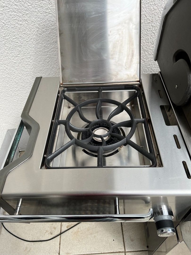 Gasgrill Napoleon Prestige Pro 825 (Edelstahl) mit Drehspieß und Abdeckhaube