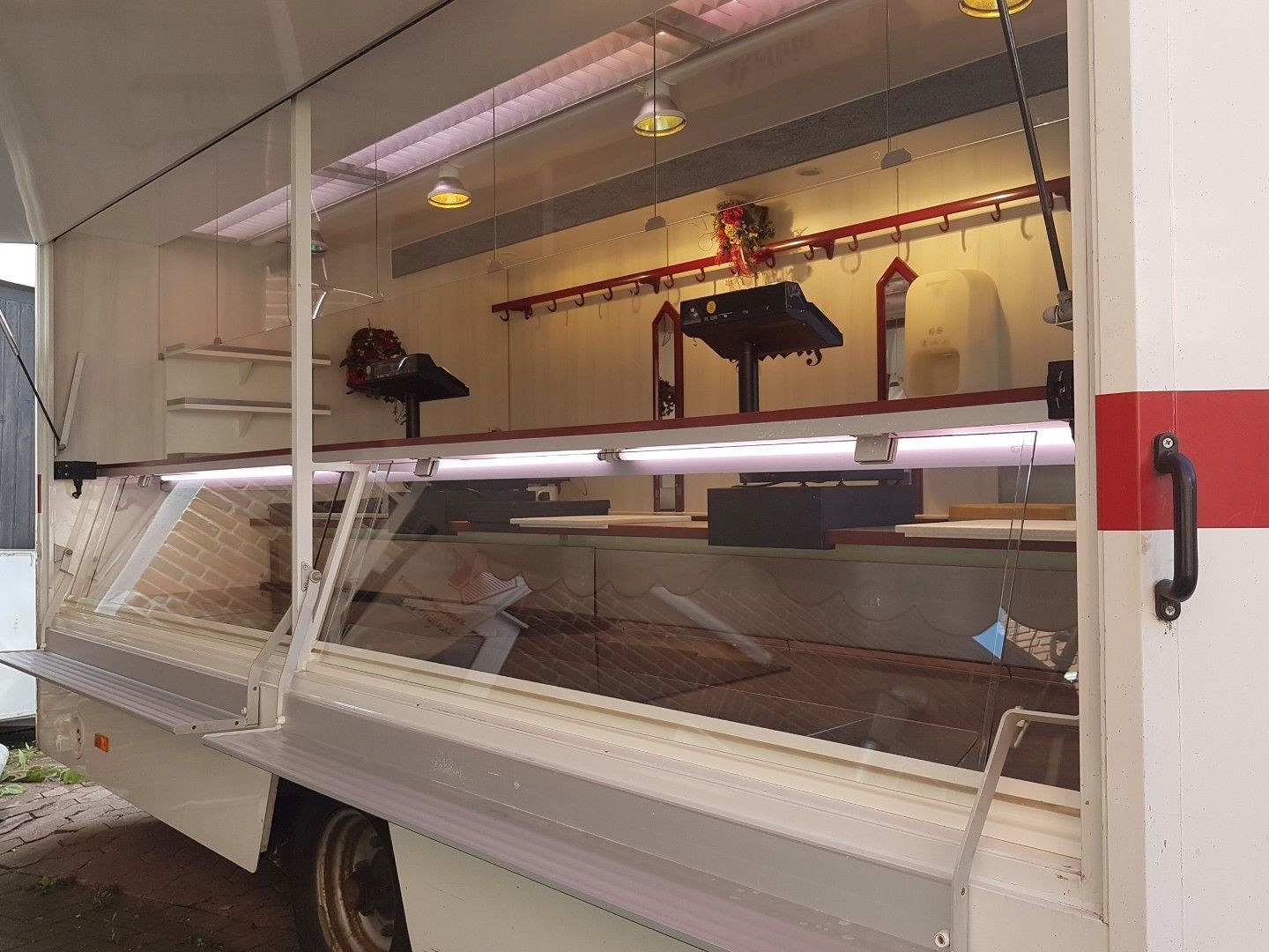 Verkaufsanhänger Kühltheke seico Verkaufswagen