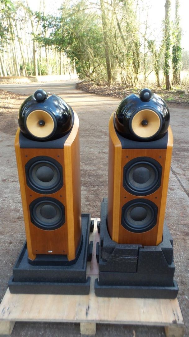 Bowers & Wilkins  (B&W ) 802 Nautilus