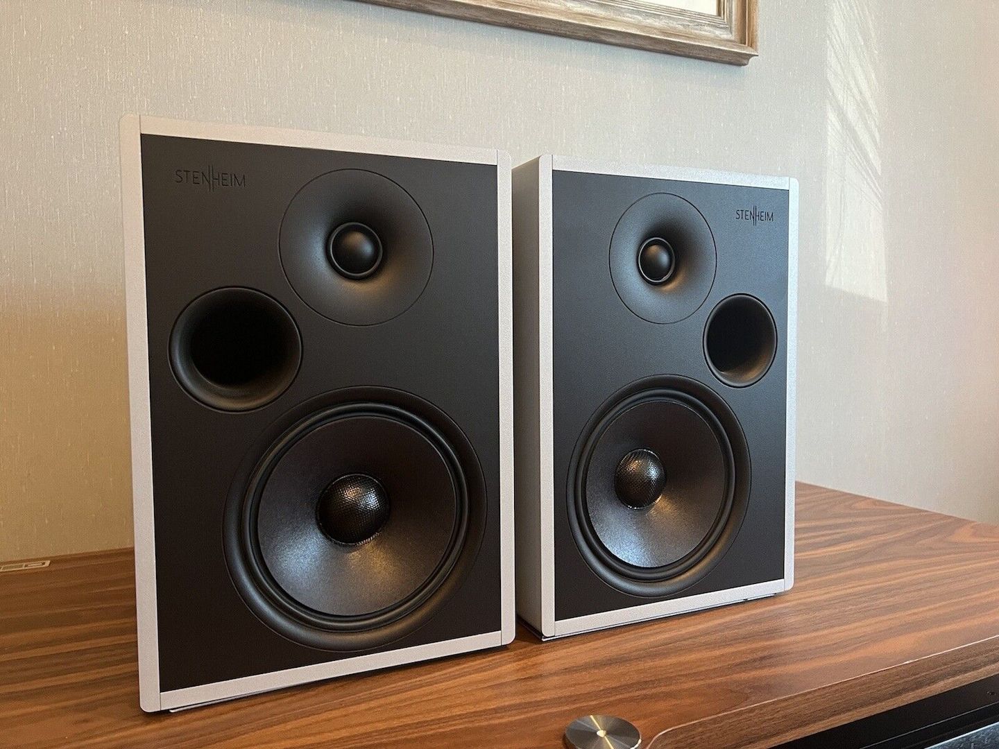 Stenheim Alumine 2 SE Light Grey Speakers