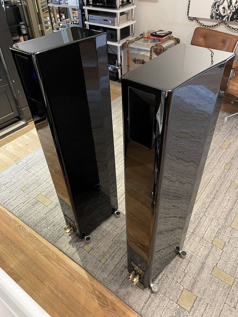 McIntosh XR100 Piano Gloss Black Speakers