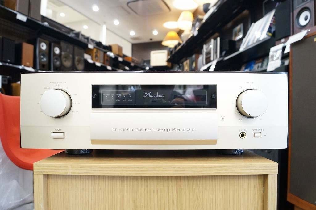Accuphase C-2800 Verstärker