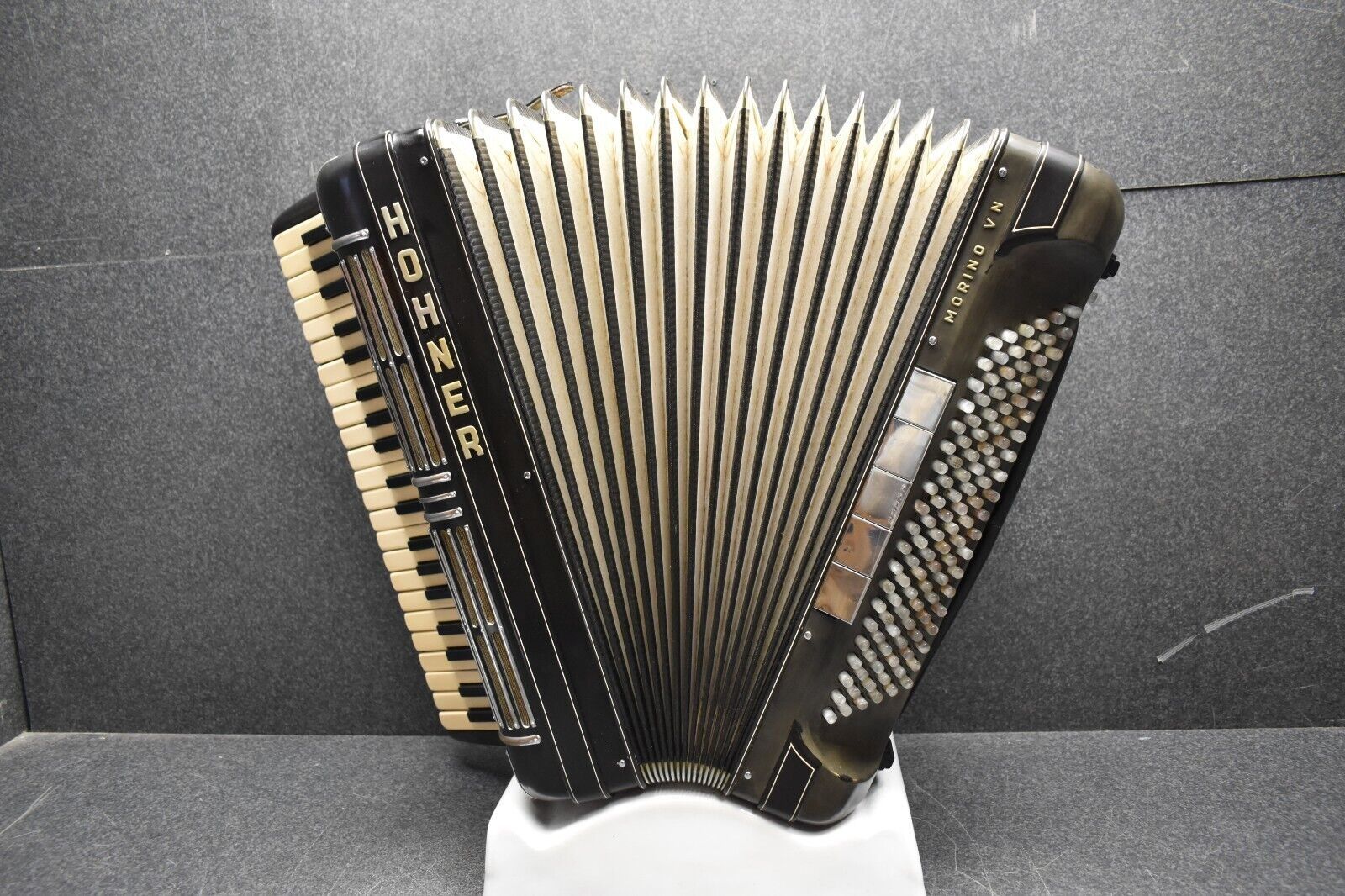 Hohner Morino Cassotto 5 Chörig 120 Bässe