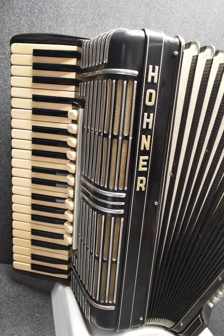 Hohner Morino Cassotto 5 Chörig 120 Bässe