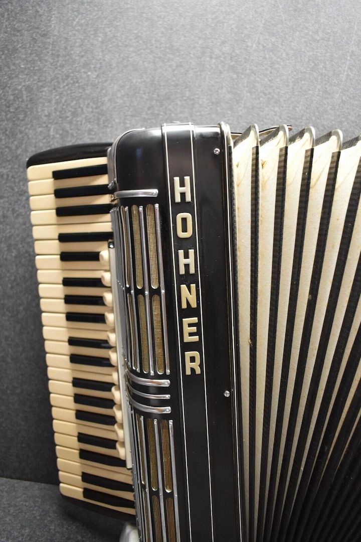 Hohner Morino Cassotto 5 Chörig 120 Bässe