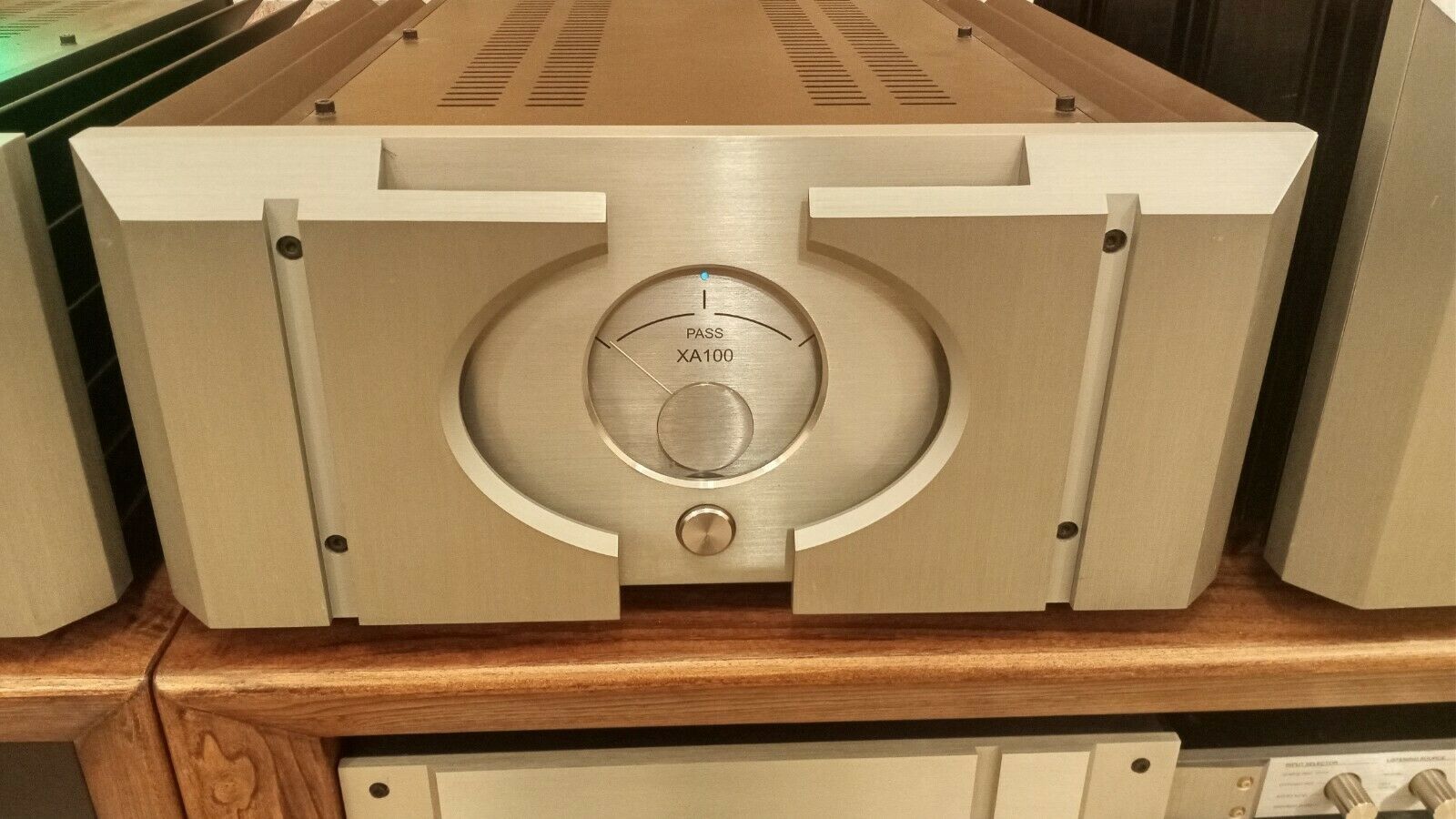 Pass Labs XA100  ( PAAR )