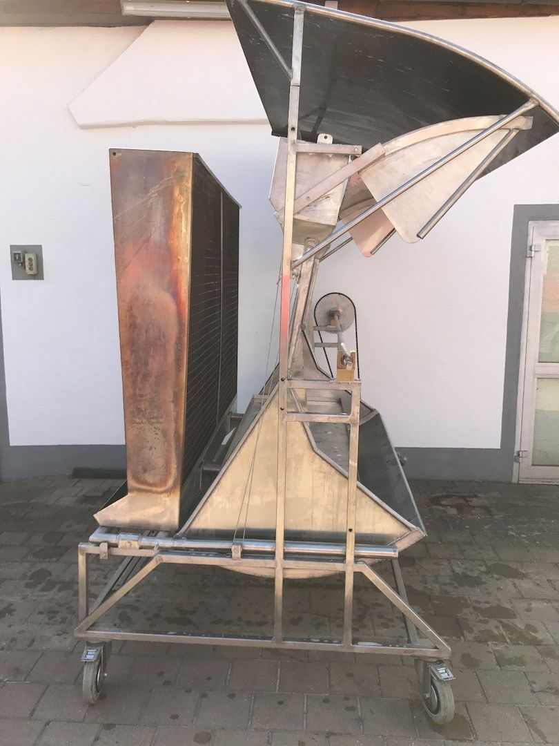 Spanferkelgrill aus Edelstahl mit Holzkohle betrieben, sehr guter Zustand!