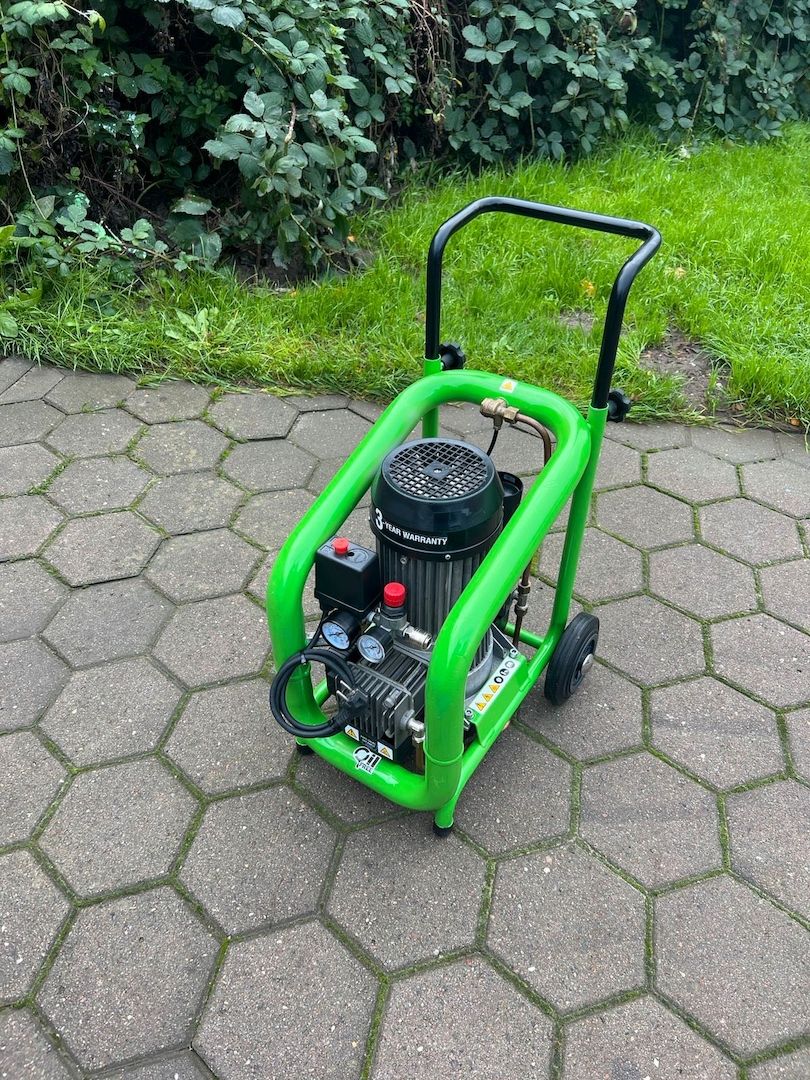 Inotec InoMAT M8 Putzmaschine Bitumen Abdichtung Verputzmaschine