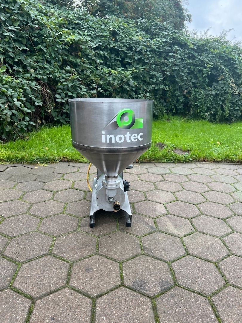 Inotec InoMAT M8 Putzmaschine Bitumen Abdichtung Verputzmaschine