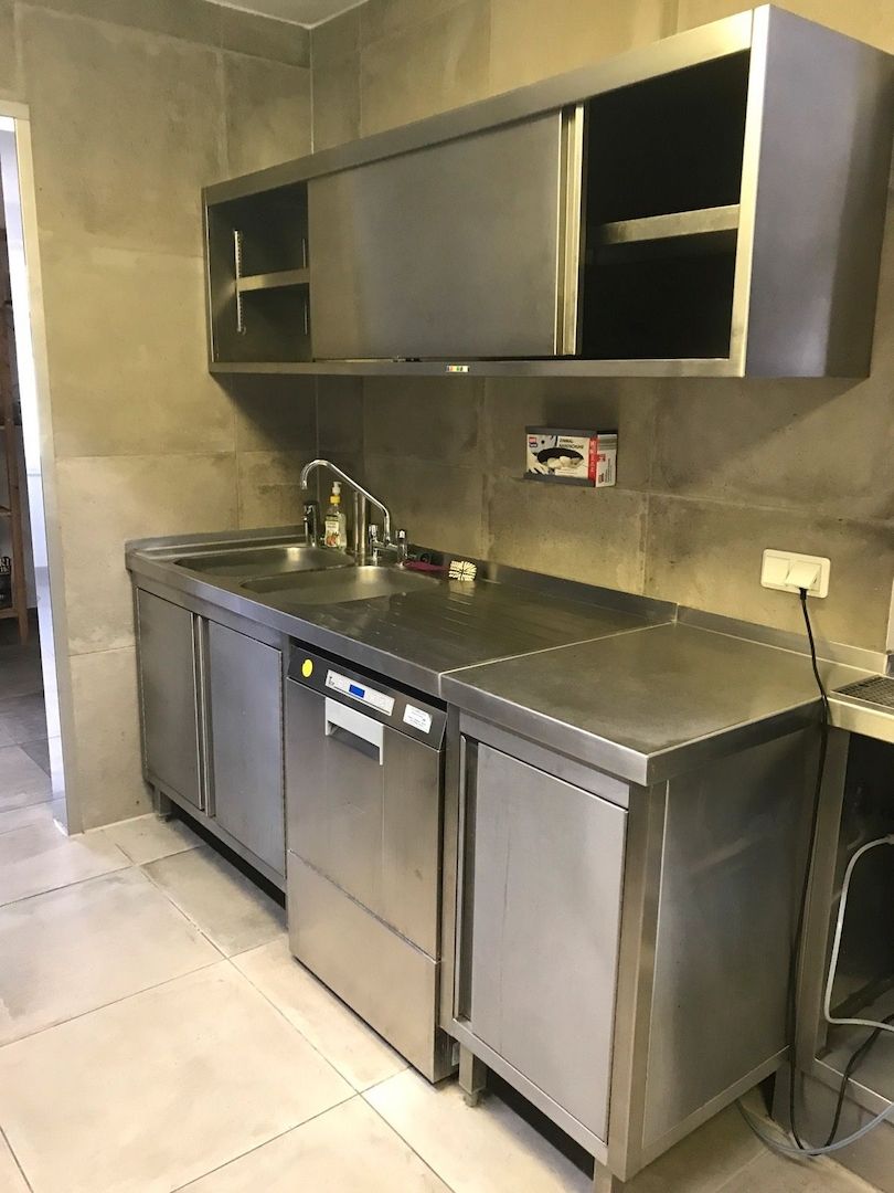 Küchenzeile aus Edelstahl CNS 1810