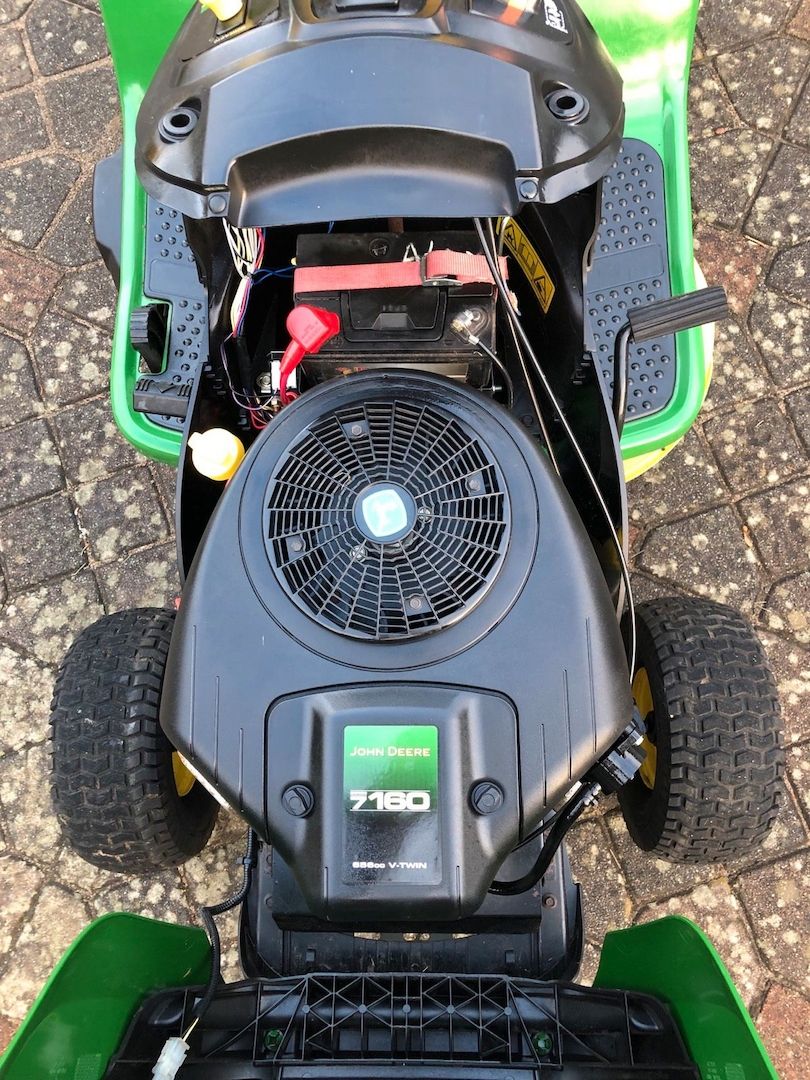 Rasentraktor John Deere X135R