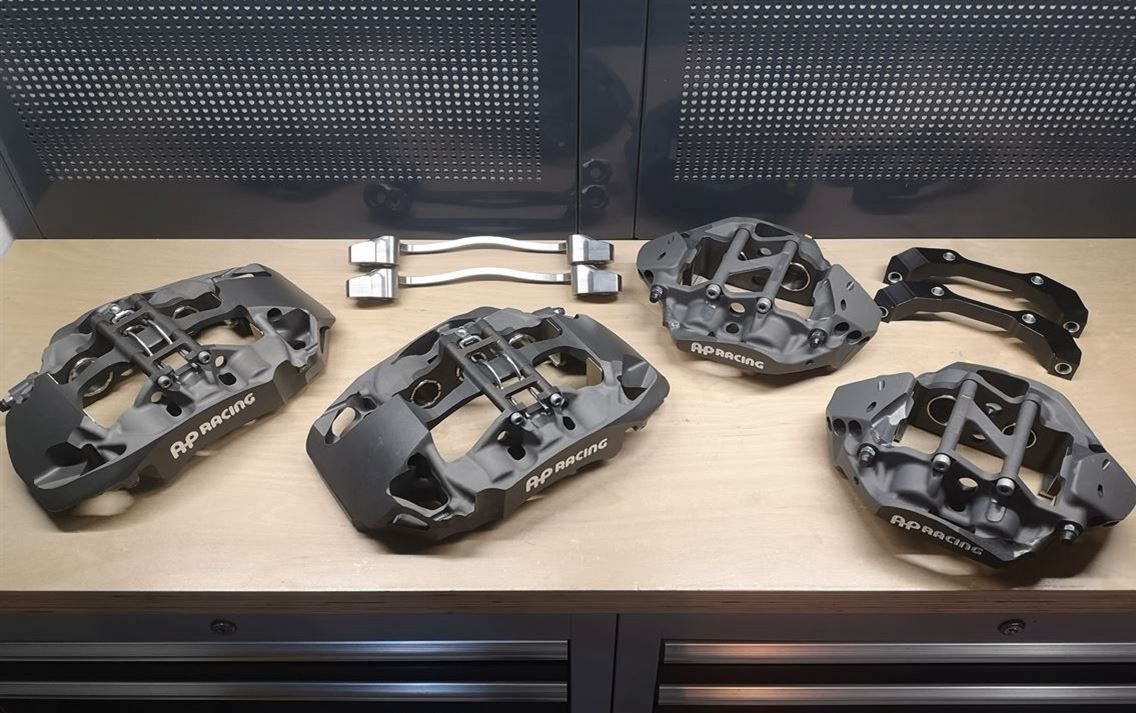 AMG GT4 HWA Complete Brake kit for AMG GTR / AMG GT4 HWA Kompletter Bremssatz für AMG GTR