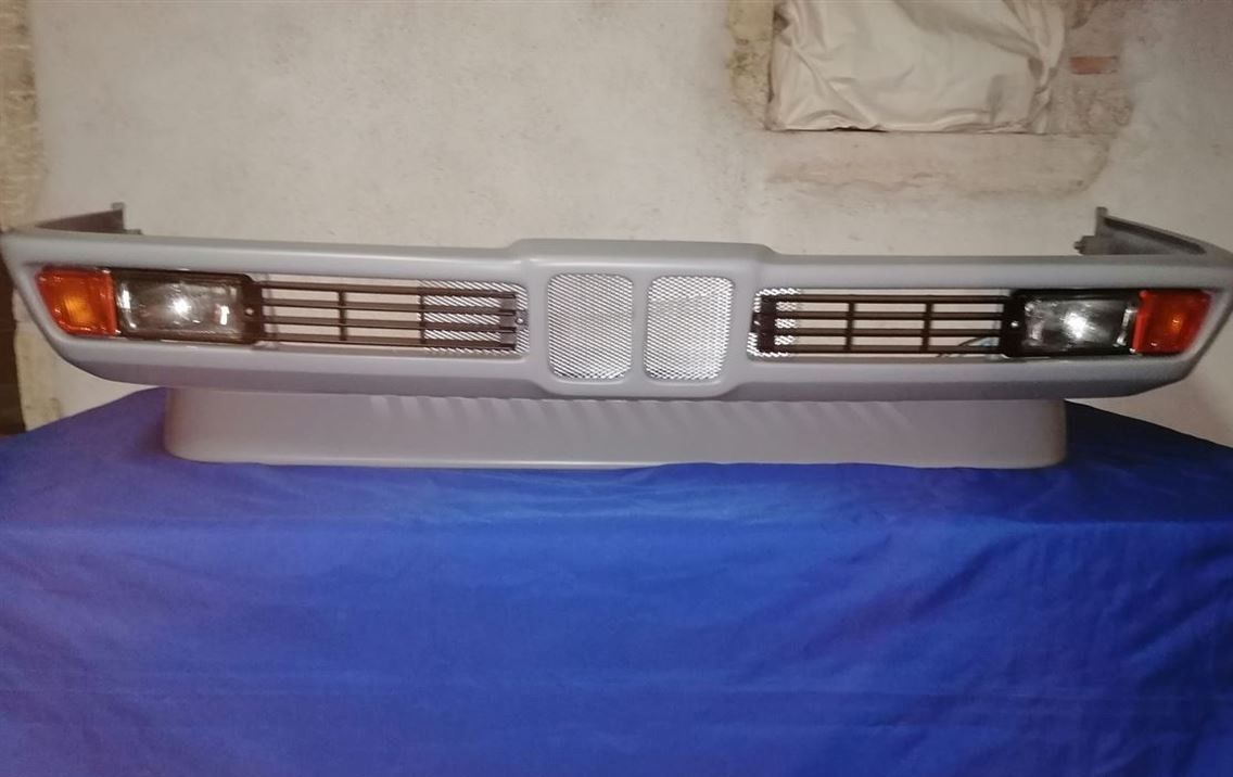 BMW M1 front bumper / BMW M1 Frontstoßstange