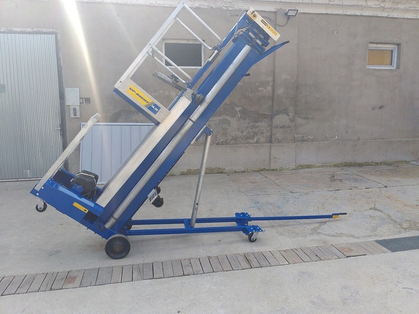 13,5 Meter MOBILE ARBEITSBÜHNE UPRIGHT HEBEBÜHNE LIFT HUBLIFT HEBELIFT LIFT