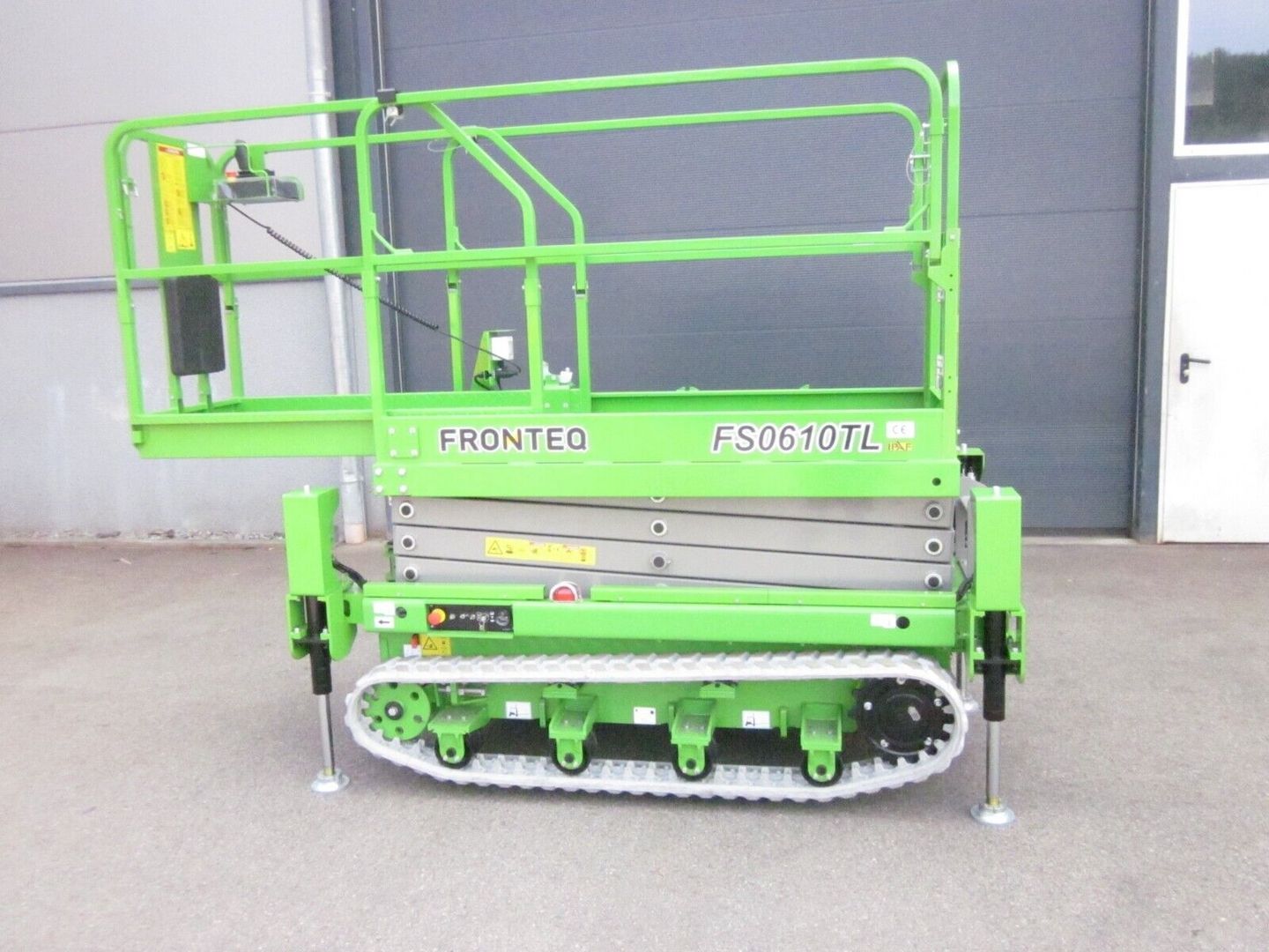 Gelände Raupen-Arbeitsbühne mit Abstützung FRONTEQ FS0610TL 8m