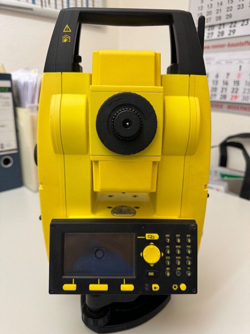 Totalstation Leica 509 mit Leica (Panasonic) Feldrechner FZ-M1