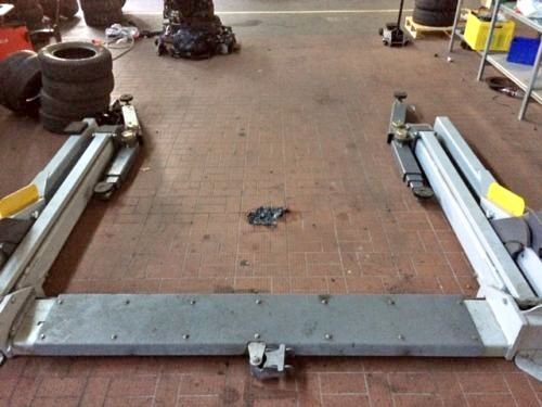 FINKBEINER FBH3000 MOBILE 2 SÄULEN HEBEBÜHNE 3T TRAGKRAFT