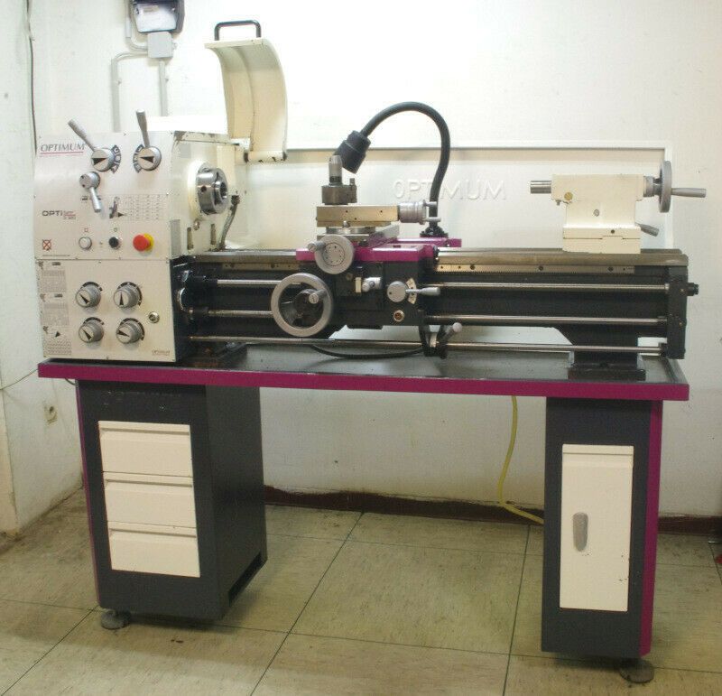 Drehmaschine für die Metallbearbeitung