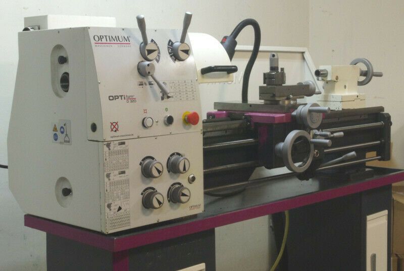 Drehmaschine für die Metallbearbeitung