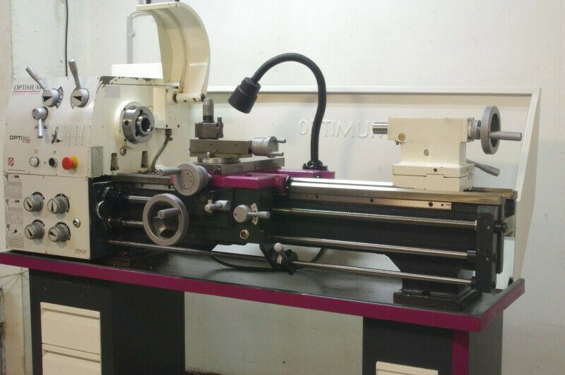 Drehmaschine für die Metallbearbeitung