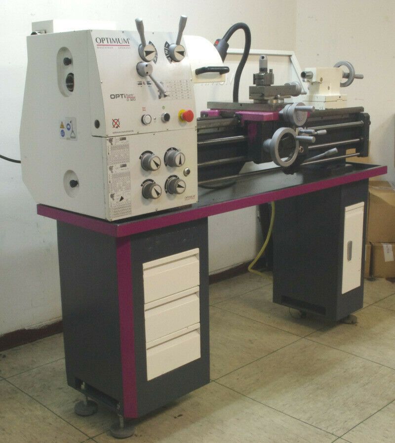 Drehmaschine für die Metallbearbeitung