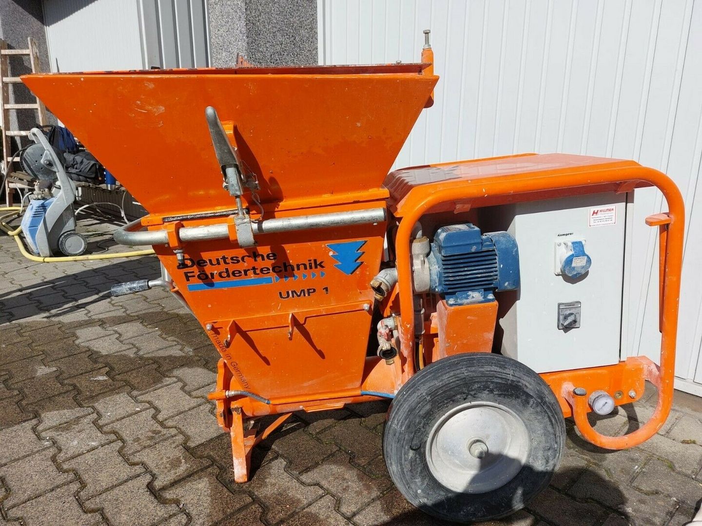 Putzmaschine UMP 1 Dualpower, umschaltbar 230V400V, 16A mit 3,0 kW-Pumpe