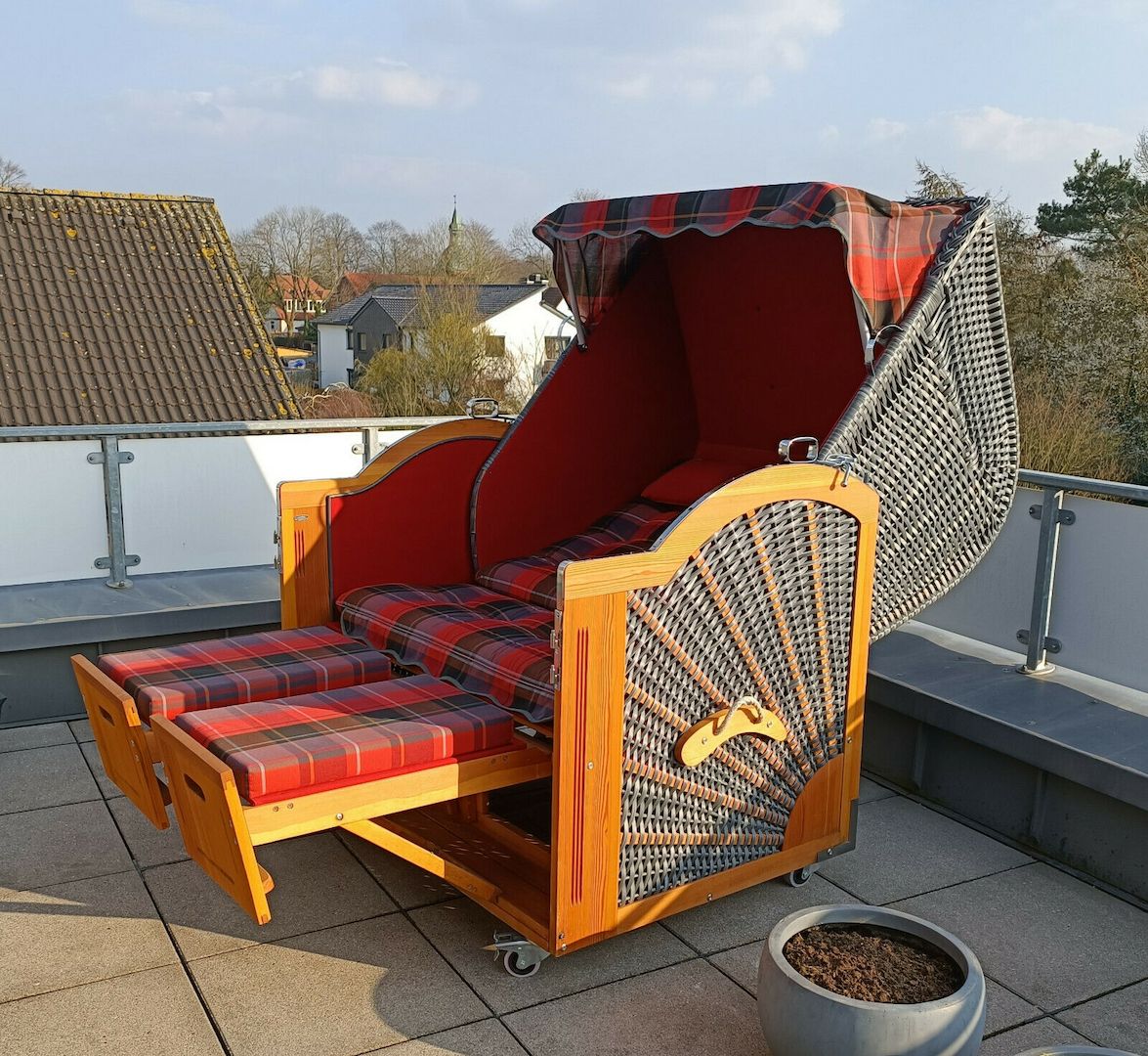 Strandkorb Liegemodell Comfort XL Anthrazit Rot Lärche Massiv Neuwertig Strandkorb Liegemodell Comfort XL Anthrazit Rot Lärche Massiv Neuwertig