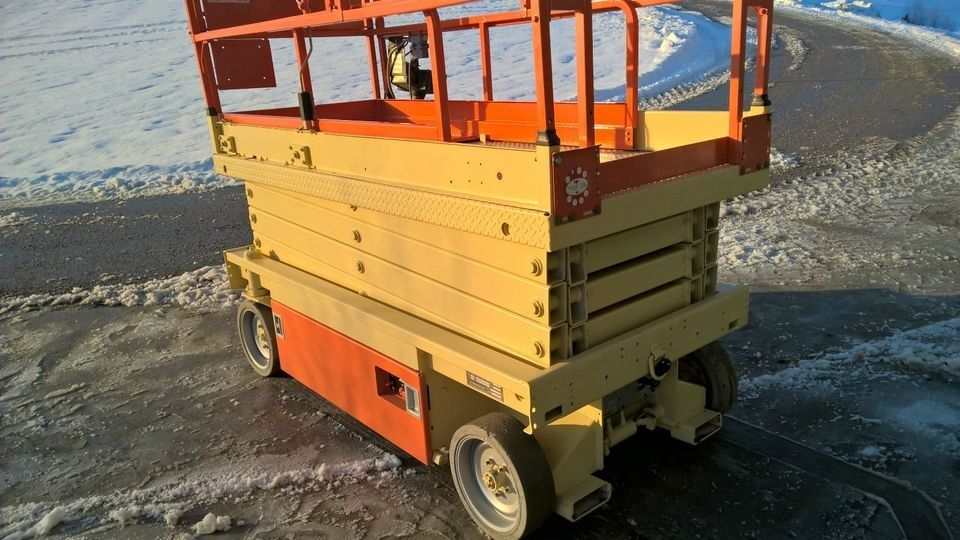 Scherenarbeitsbühne JLG 2646 E3 Hubsteiger