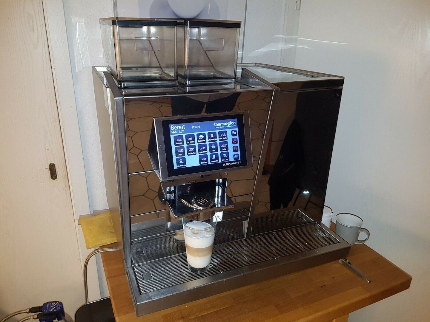 Thermoplan Black White 3 Kaffeevollautomat + Milchkühler BW3-CTM mit Kalkpatrone