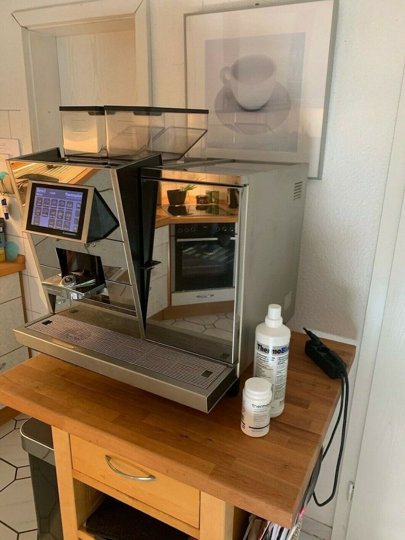 Thermoplan Black White 3 Kaffeevollautomat + Milchkühler BW3-CTM mit Kalkpatrone