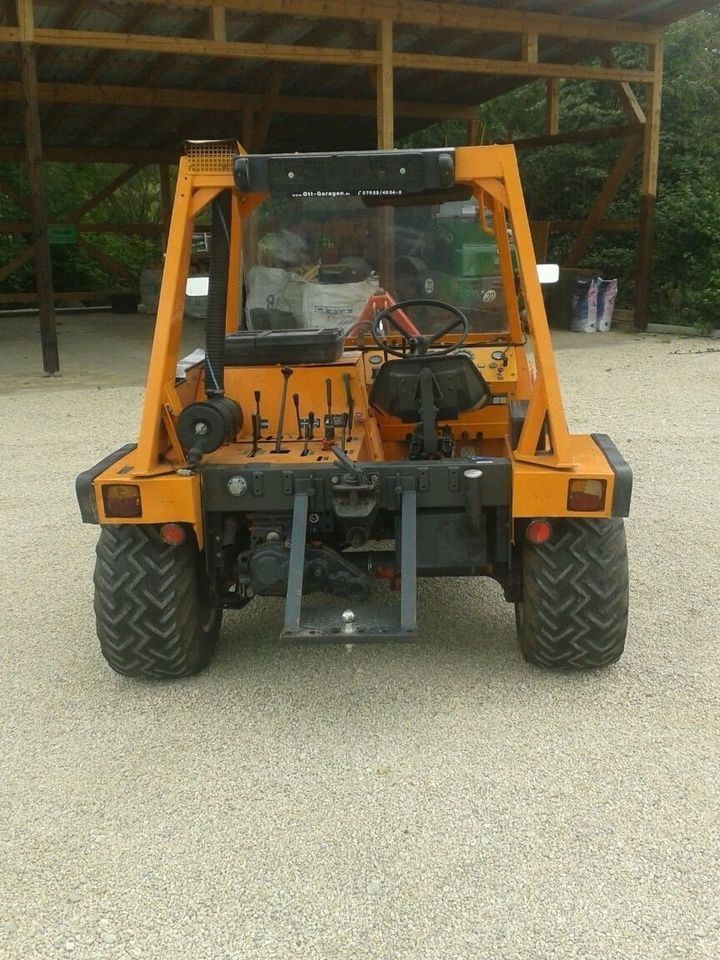 Bucher Aebi Humus Multifunktionstraktor Rasenmäher