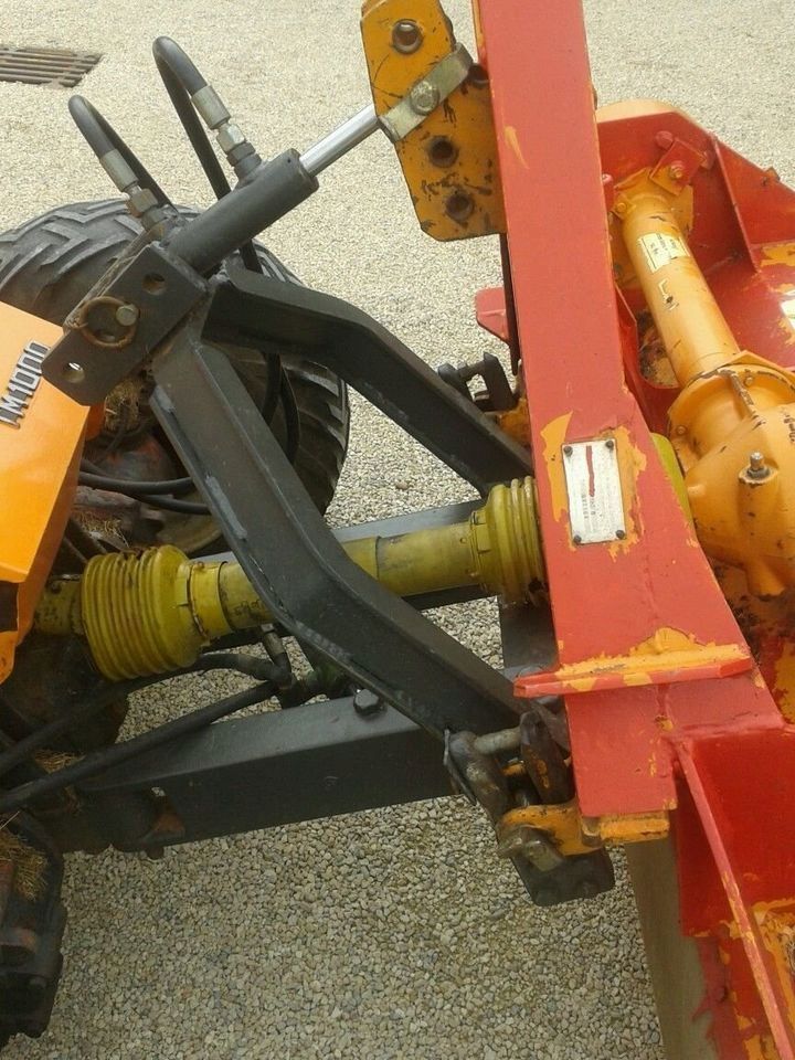 Bucher Aebi Humus Multifunktionstraktor Rasenmäher