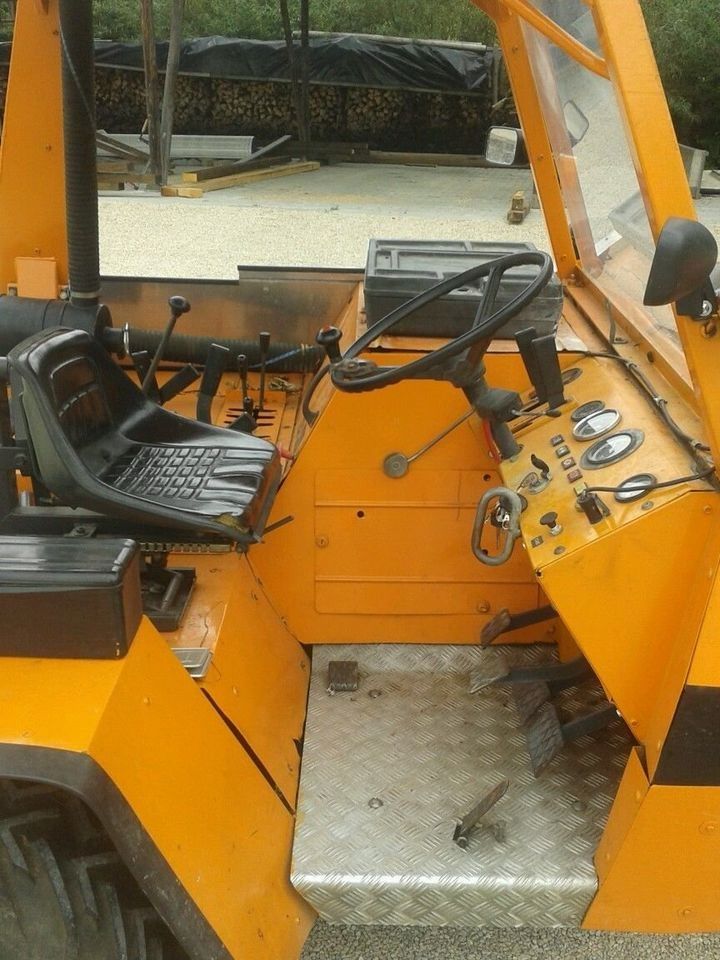 Bucher Aebi Humus Multifunktionstraktor Rasenmäher