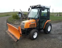 Traktor Isekimit 3135A Schneeschild HYDROSTAT Allrad Fahrzeugbrief Salzstreuer Fronthydraulik