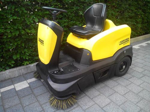 Kärcher Kehrsaugmaschine KM 9060 R Bp Batteriebetrieben + Ladegerät