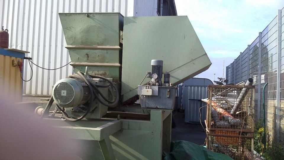 Kunststoff Plastik Holz Schredder mit 24 KW