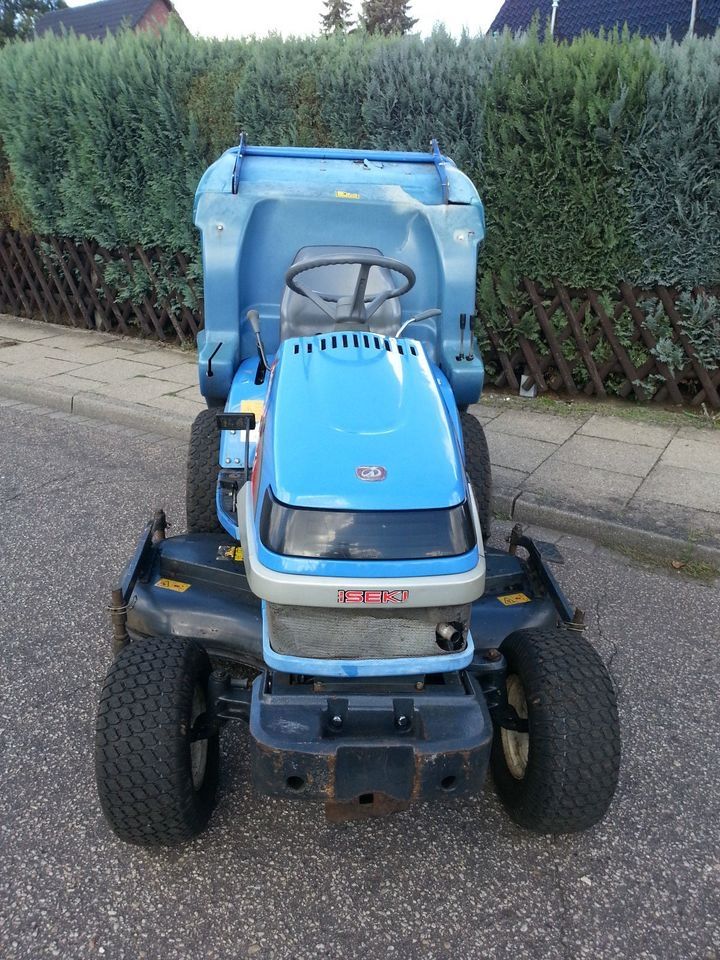 Mähwerk Iseki SGR 25 H mit Rasen - Laubaufnahme SBC 500