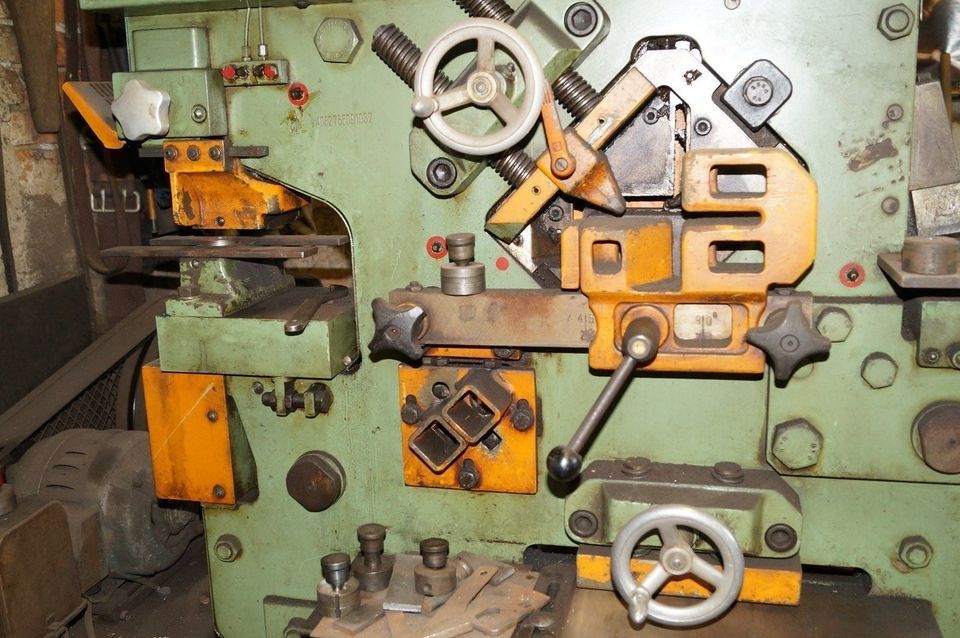 Peddiworker 800 Stanze und Profilstahlschere