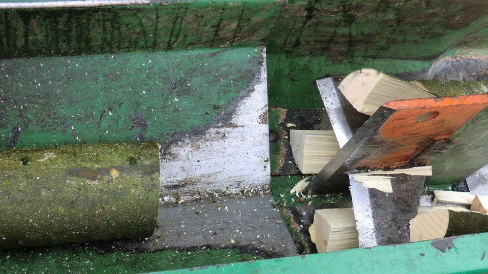 Sägespaltautomat Holzspalter Brennholzautomat Posch Spaltfix 3000 Comfort