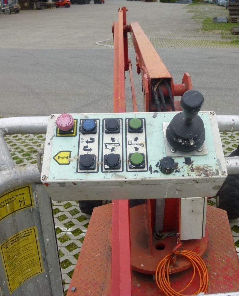 Selbstfahrender Hubsteiger von Sky High ST 100 Hubarbeitsbühne