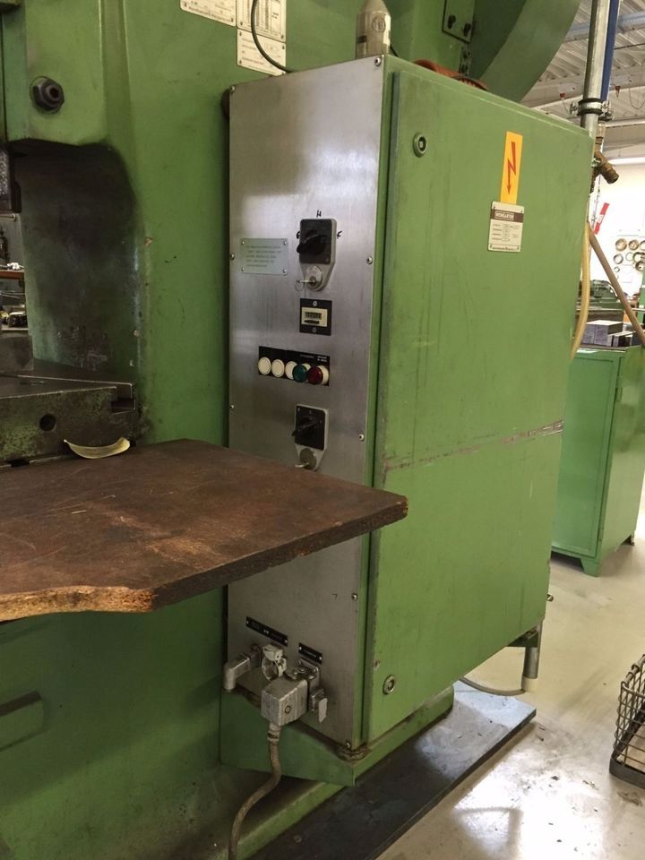 Exzenterpresse Weingarten 40 Tonnen