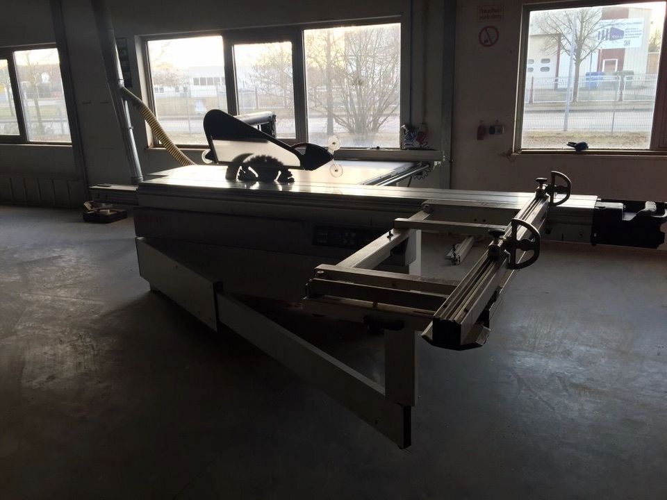 Formatkreissäge mit schwenkbarem Sägeblatt SCM SI 550 e