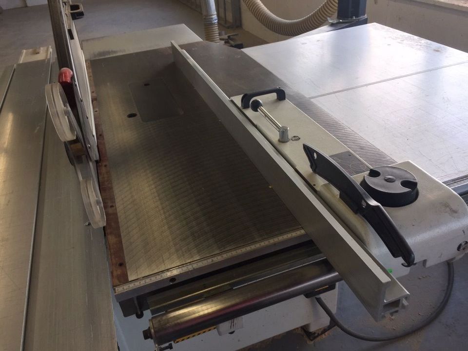 Formatkreissäge mit schwenkbarem Sägeblatt SCM SI 550 e