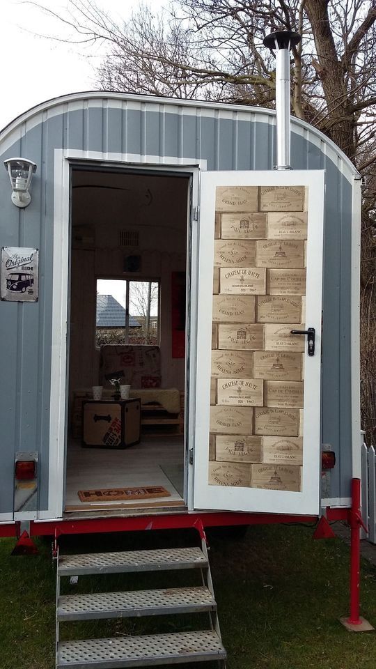 Liebevoll restaurierter Bauwagen