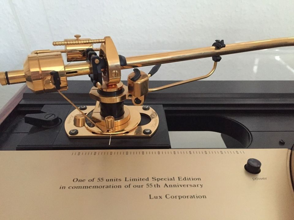 Luxman PD 555 Turntable 1 of 55 in Gold + Ortofon MC 30 Gold